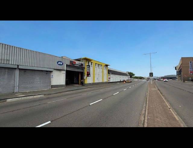 700M² SHOWROOM TO LET IN STAMFORD HILL